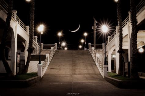A 'Scrippshenge' parallel: Crescent moon winks above Oceanside Pier